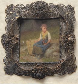Erdbeermädchen. Miniatur aus der Sammlung Loewe