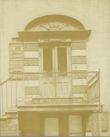 Baltimore, 104, East Lexington Street, Hauseingang