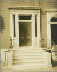 Baltimore, 20, West Franklin Street, Hauseingang