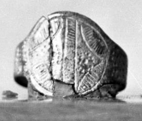 Fingerring, etwas defekt