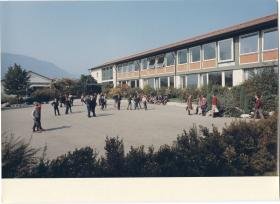 Papierfabrik Scheufelen, Lenningen, Grund- und Realschule