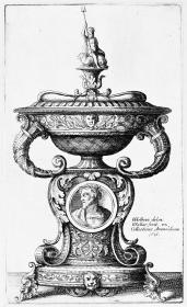 Zweihenkeliger Pokal mir bekröntem Deckel