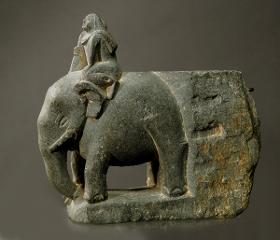 Yaksha-Erot als Elefantenführer (Mahout) auf Elefant sitzend