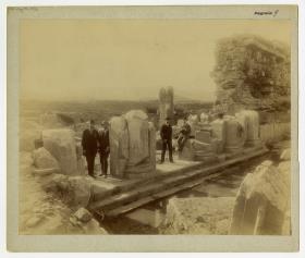 Magnesia am Mäander, Agora, Propylon