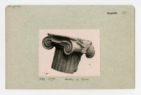 Magnesia am Mäander, Agora, Eckkapitell