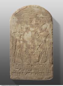 Stele des Amenemhet mit der Darstellung Thutmosis III. vor dem Gott Amun-Re