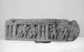 Schmuckfries (Fragment): Yaksha-Eroten unter Lotosblattfries