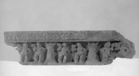 Schmuckfries (Fragment): Yaksha-Eroten unter Lotosblattfries