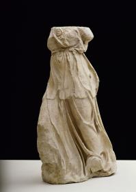 Akroterfigur vom Dach des Pergamonaltars. Athena