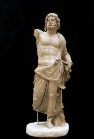 Akroterfigur vom Dach des Pergamonaltars. Poseidon