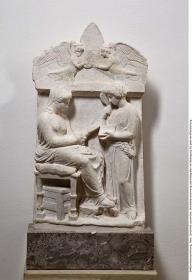 Attisches Grabrelief einer Frau mit Dienerin (sog. Sirenenrelief)