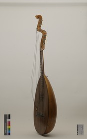 Bassgitarre in Lautenform
