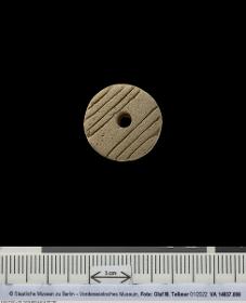 Zählmarke (Token) mittig durchbohrte Scheibe mit Ritzungen
