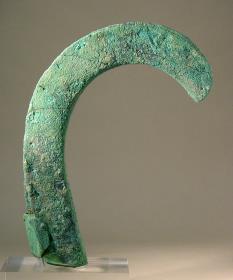 Etwas fragmentierter Helmbuschbügel