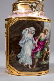 Kleine Kanne aus einem Déjeuner mit Szenen zu Orpheus und Eurydike: Orpheus führt Eurydike aus der Unterwelt