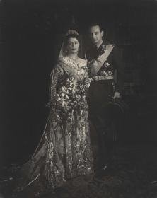Prinz Louis Ferdinand von Preußen mit der Großfürstin Kira Kirillowna Romanowa anlässlich ihrer Hochzeit im Kasteel Huis Doorn am 4. Mai 1938