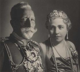 Kaiser Wilhelm II. mit seiner zweiten Gemahlin Prinzessin Hermine von Reuß