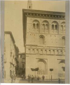 Zaragoza, Handelbörse, Aussenansicht, Ecke