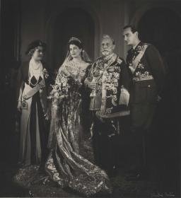 Kaiser Wilhelm. II mit seiner zweiten Gemahlin Prinzessin Hermine von Reuß und dem Brautpaar Kira Kirillowna Romanowa und Louis Ferdinand von Preußen
