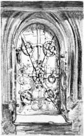 Gotisches Portal mit eisenbeschlagener Tür