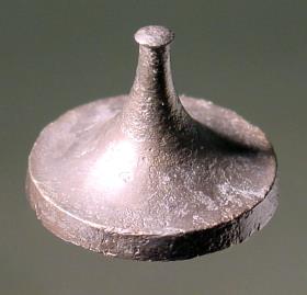 "Etruskischer Knopf" (Nagelkopf)