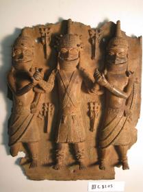 König mit Begleitfiguren