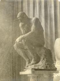 Der Denker im Atelier du Dépôt des marbres