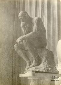 Der Denker im Atelier du Dépôt des marbres