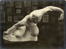 Die tragische Muse in der Salon-Ausstellung, Paris 1896 (?)
