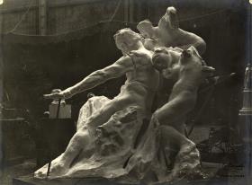 Das Denkmal für Victor Hugo in der Salon-Ausstellung, Paris 1897 (nach links)