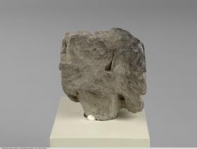 Gefäßfragment mit Reliefdekor