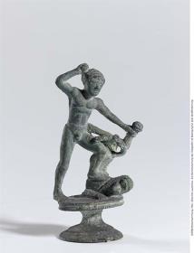Kandelaberbekrönung, Herakles mit nemeischem Löwen