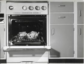 Junker & Ruh, Zubereitung von Grillhähnchen im Backofen eines Gasherdes ("Allgas")
