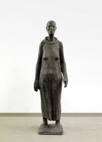 Frau mit Gewand ohne Kopftuch (Junge Frau)