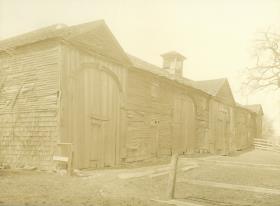 Peabody, Osborne Place, Scheune