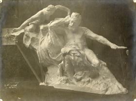 Das Denkmal für Victor Hugo in der Salon-Ausstellung, Paris 1897 (frontal)