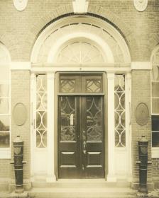 Portsmouth, The Athenaeum, Hauseingang