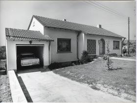 Junkers, Modernes Einfamilienhaus in Kronberg/Taunus, Straßenseite