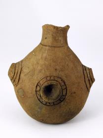 Krug mit Zierbuckel