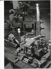 Leitz, Produktion der Bügel für Hebelmechanik der Leitz-Ordner