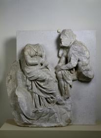 Schrankenrelief: Mythologische Szene
