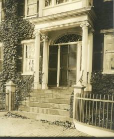 Salem, 26, Chestnut Street, Devereux-Hoffman-Simpson house, Hauseingang