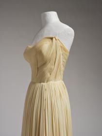 Hellgelbes Abendkleid