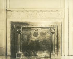 Salem, 125 Derby Street, Captain Edward Allen House, Kamin