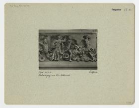 Pergamonaltar, Ostfries - Ausschnitt: Hekate und Artemis