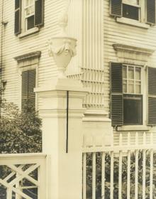 Salem, 80, Federal Street, Peirce-Nicols House, Zaunpfosten