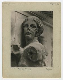 Pergamonaltar, Ostfries - Ausschnitt: Artemis