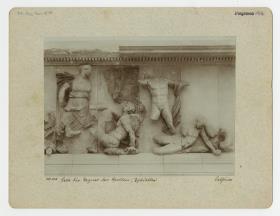 Pergamonaltar, Ostfries - Ausschnitt: Leto und Apollon