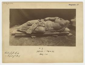 Statue einer liegenden Frau aus Magnesia am Mäander