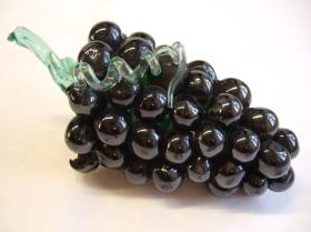 Weintraube aus farbigem Glas